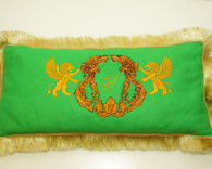 Подушка - сувенир вышивка именного или фамильного герба